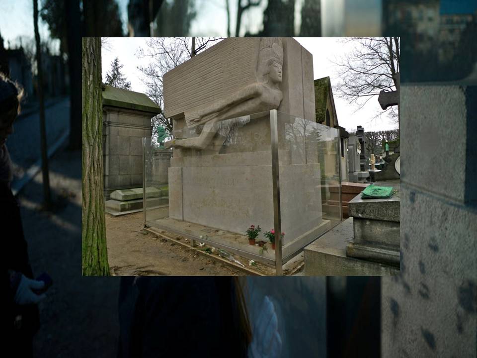 Він був похований в Парижі на кладовищі Баньо